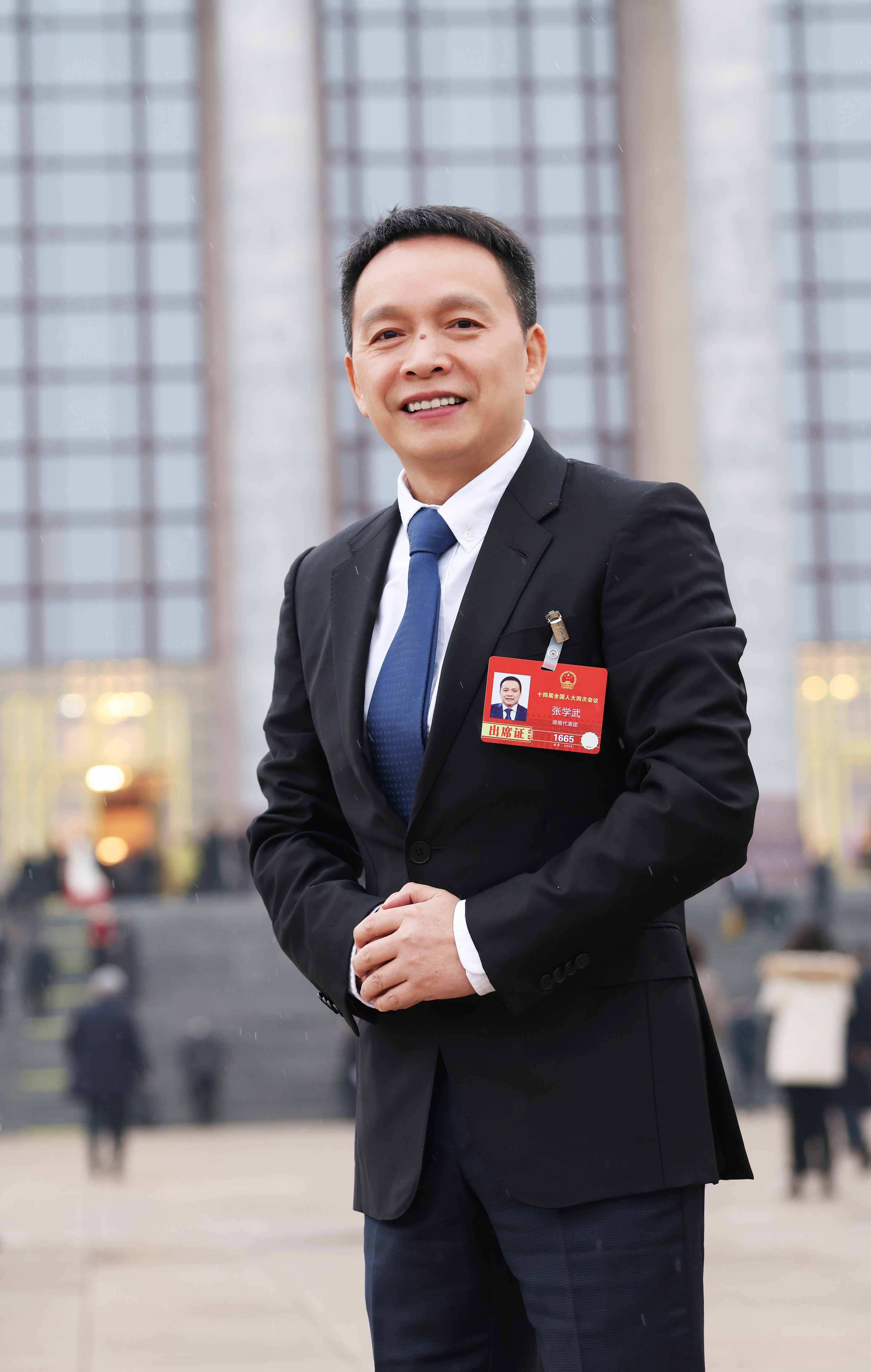 全國(guó)人大代表、鹽津鋪?zhàn)佣麻L(zhǎng)張學(xué)武出席十四屆全國(guó)人大四次會(huì)議開幕會(huì) 全國(guó)人大代表、鹽津鋪?zhàn)佣麻L(zhǎng)張學(xué)武出席十四屆全國(guó)人大四次會(huì)議開幕會(huì)